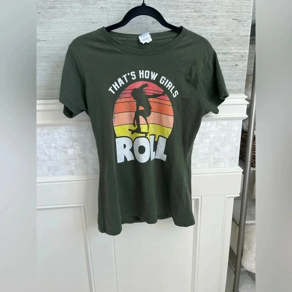 Skateboard tee shirt small green that’s how girls roll skateboarding top